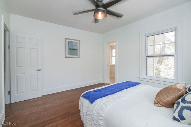 Building Photo - 2537 S Taylor Rd