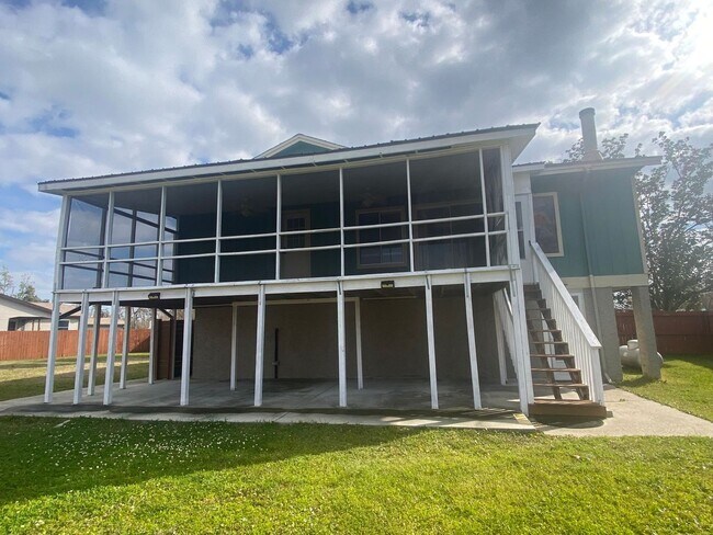 Building Photo - Expansive, Custom Home on East Bay!
