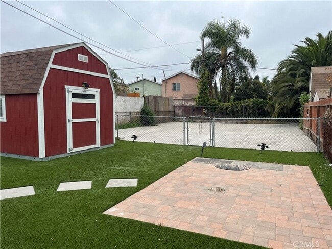 Building Photo - 13314 S Oleander Ave