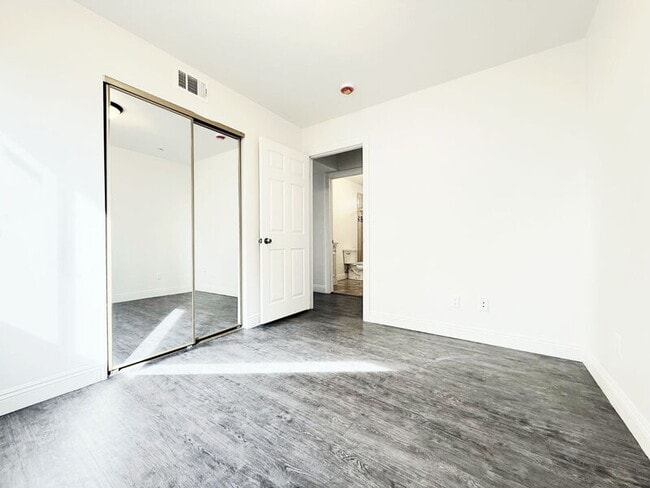 Building Photo - 1440 E 42nd St