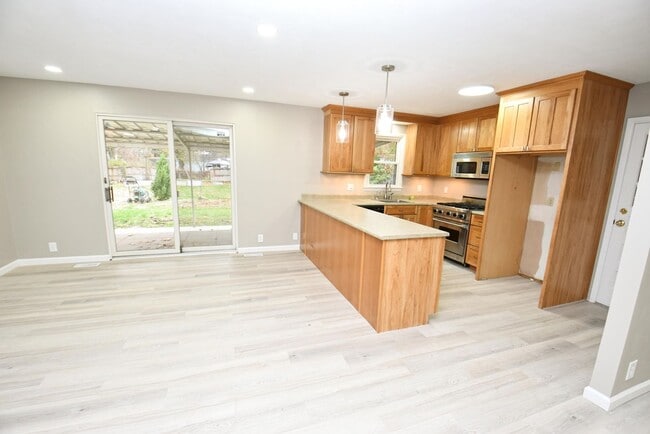 Building Photo - Inground swimming pool, 3 bedroom 1.5 bath home in South Bend IN