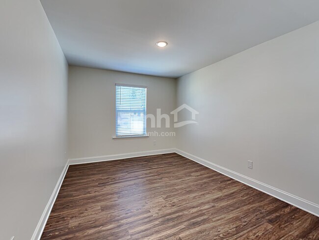 Building Photo - 3282 Oakfields Rd