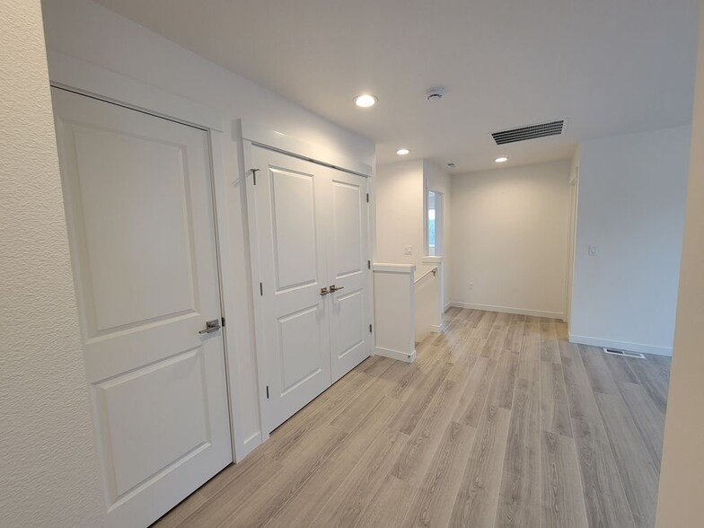 Building Photo - 2744 Woodfern Ln