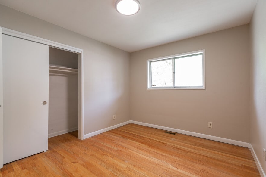 Building Photo - 3728 SE 49th Ave