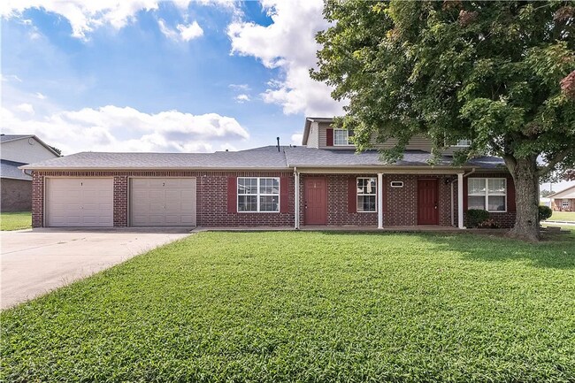 Building Photo - 3501 SW Landau Ct