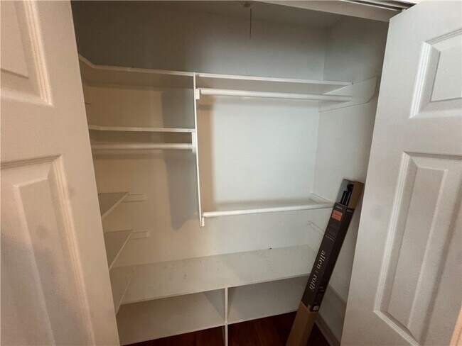 Building Photo - 718 E Debra Dr