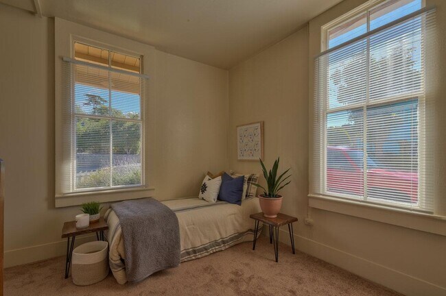 Guest bdrm - 750 Laurel Ave