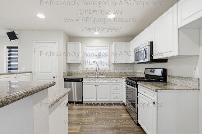 Building Photo - 139 Thompson Ave