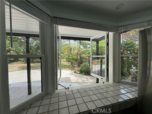 Building Photo - 2212 Linda Flora Dr