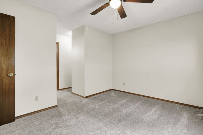 Building Photo - 6376 Chantilly Pl