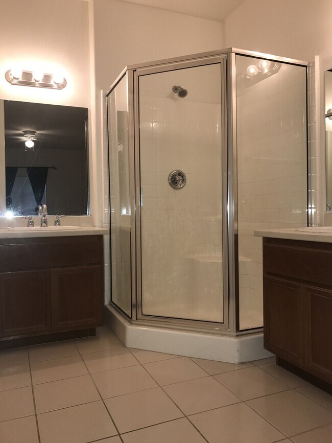 Building Photo - Condo in Nevada Trails - First Level Community Pool/Spa