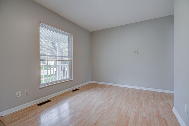 Building Photo - 1915 Woodlawn Ave