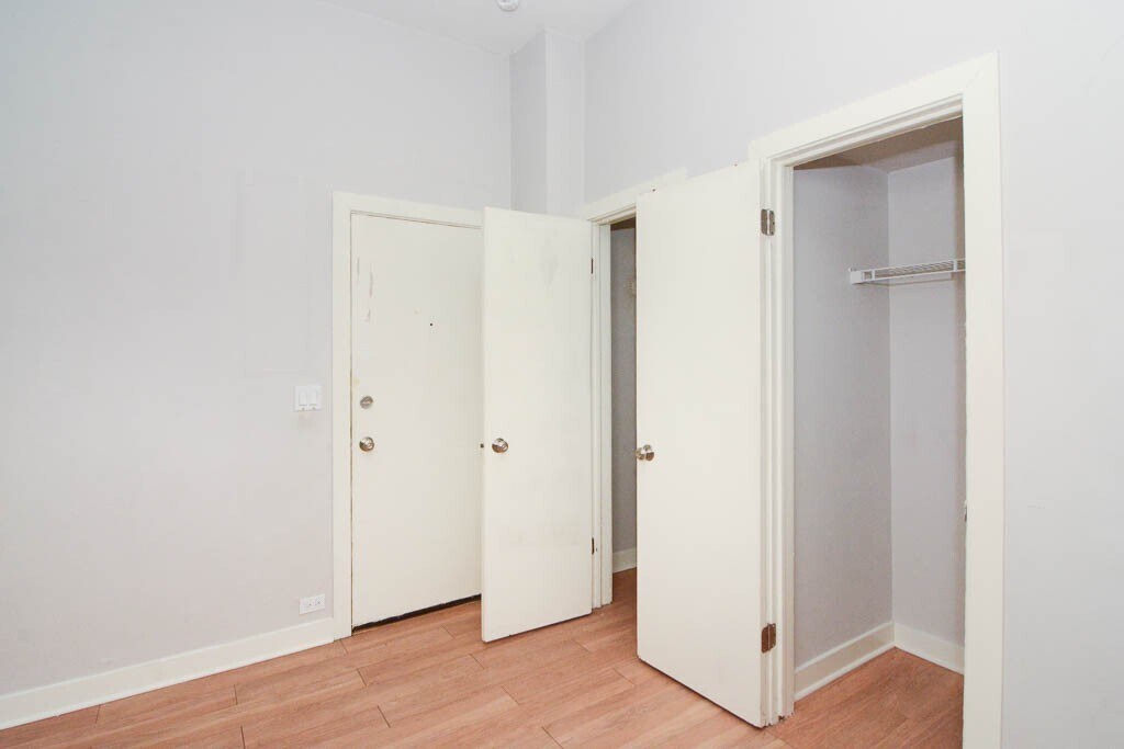 Building Photo - 511 W Belmont Ave