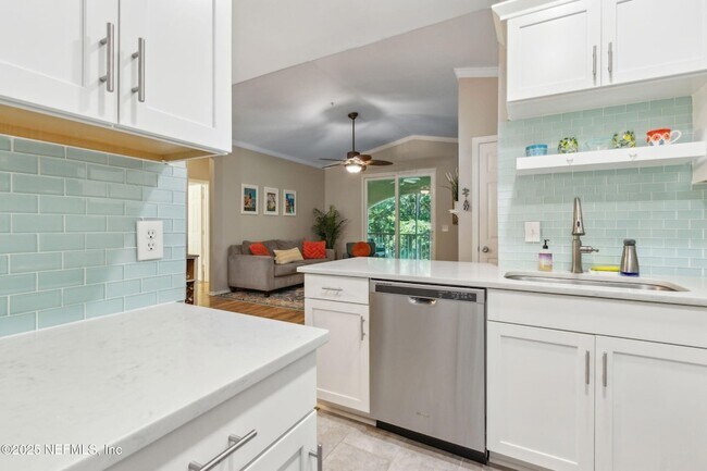 Building Photo - 160 Veracruz Dr