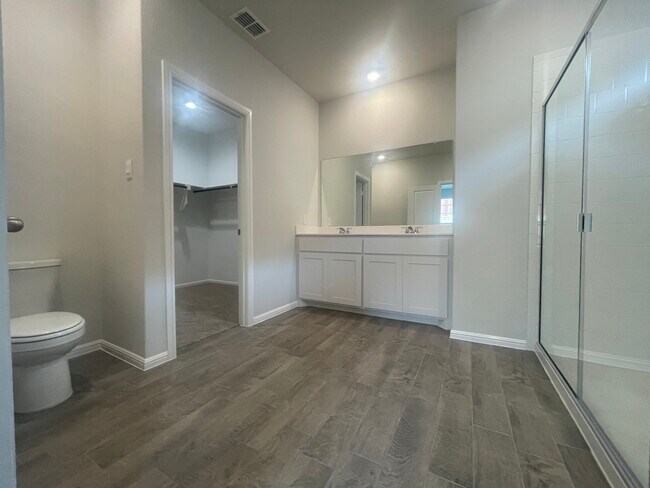 Building Photo - 941 Braymer Ln