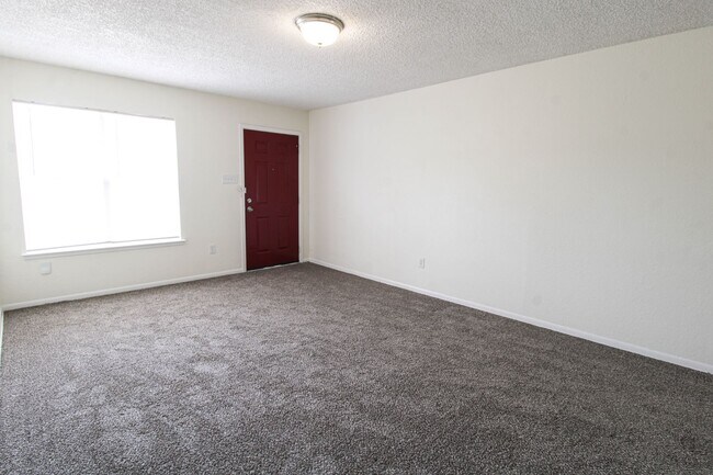 Building Photo - 2729 Christian Dr