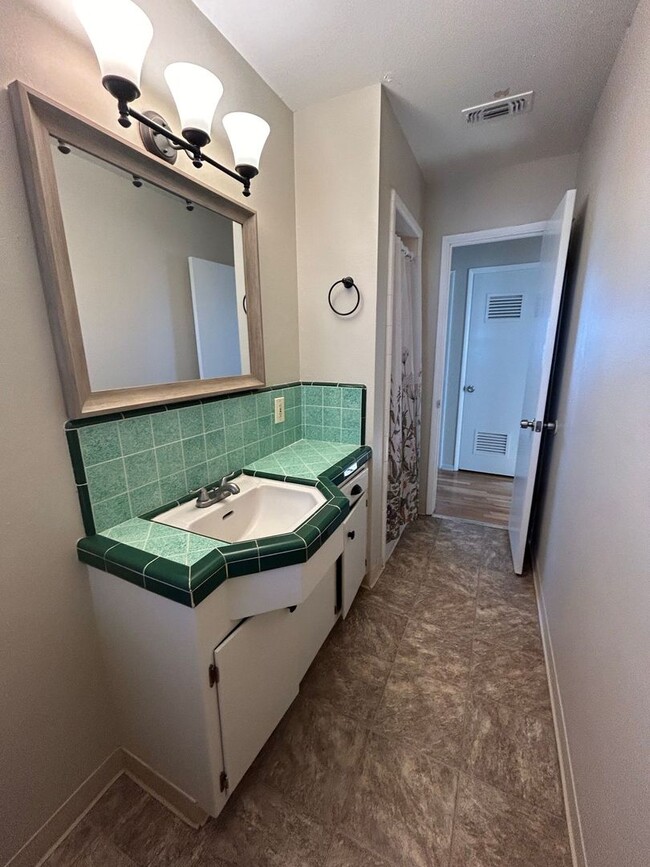 Building Photo - Charming 3 bedroom 2 bath Home in the Forward Addition