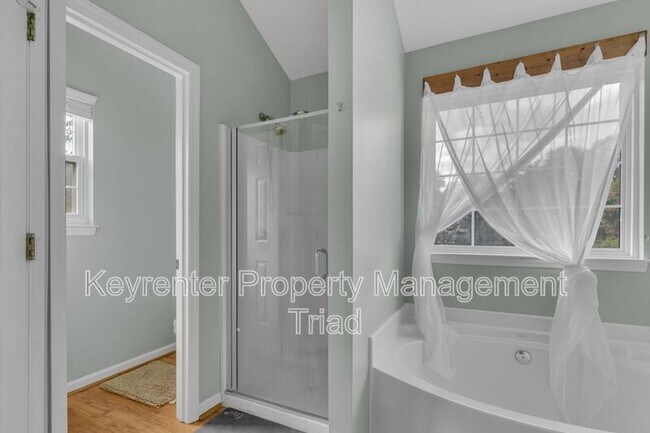 Building Photo - 3391 Valley Crossing Dr