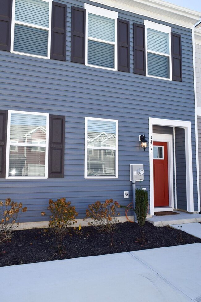 Primary Photo - Stunning NEW Townhouse in Heritage Trace!