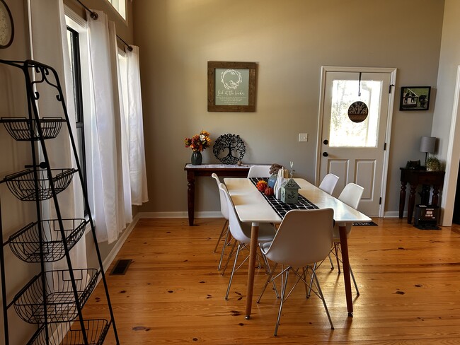 Building Photo - 348 Cozy Cove Hollow