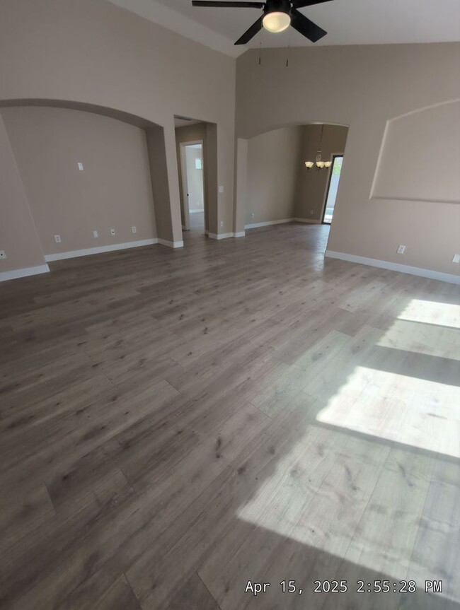 Building Photo - SPACIOUS and beautifully remodeled home! E...