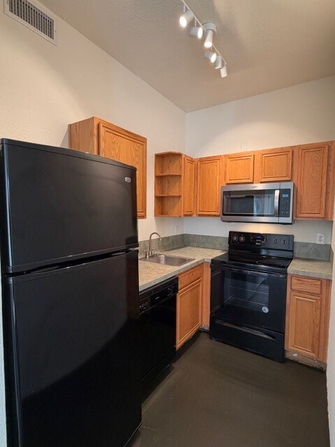 Building Photo - 1112 Lawrence St