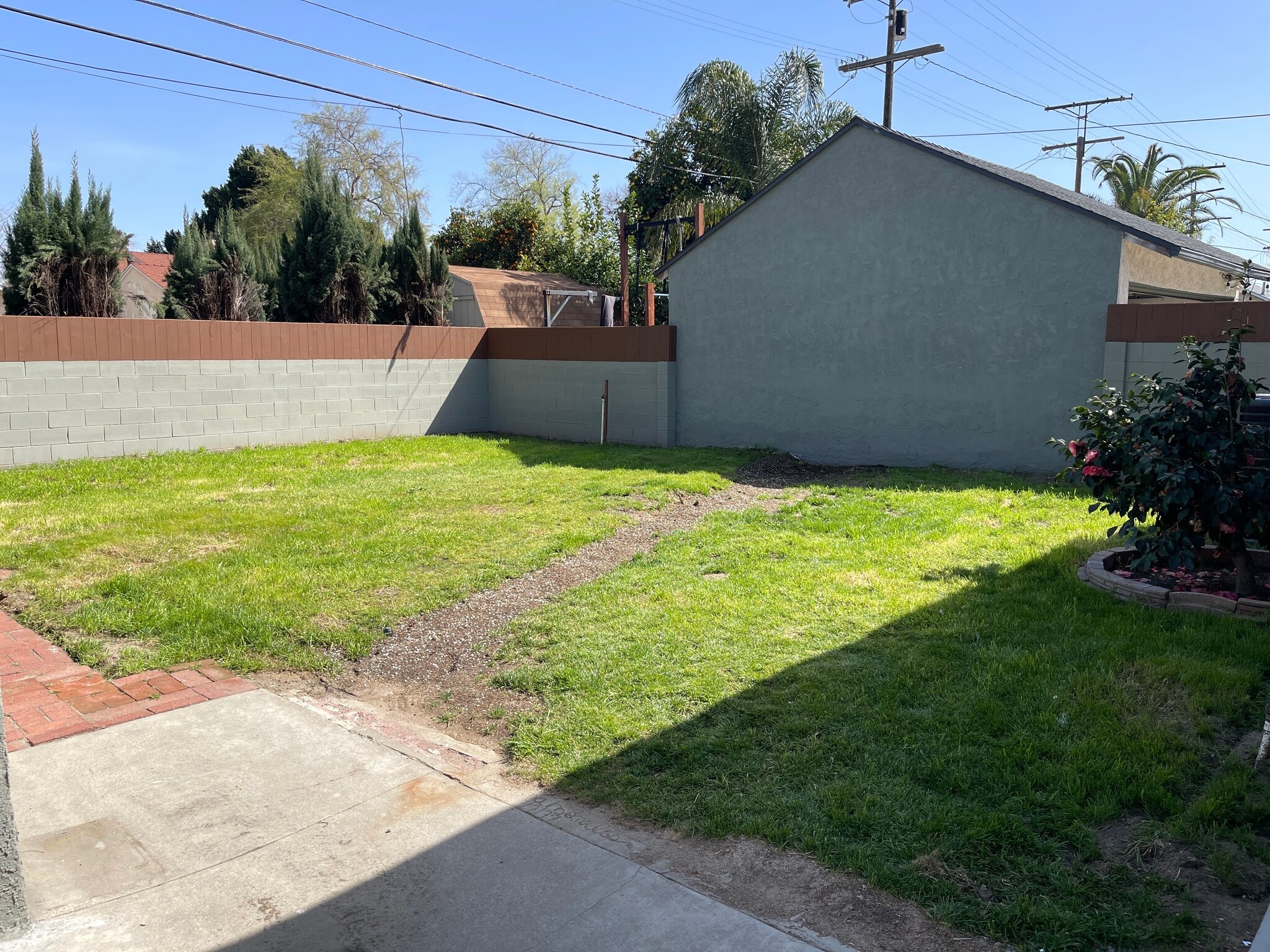 Building Photo - 5950 Simpson Ave