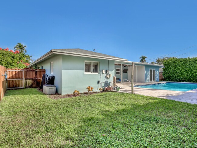 Building Photo - 1298 NW 4th St