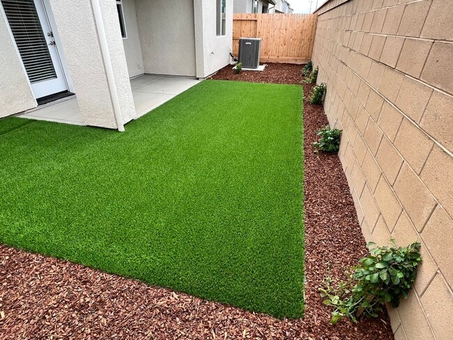 Building Photo - Beautiful Home Close to Sports Park