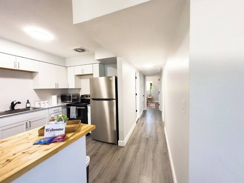 Building Photo - 8911 Oren Ave