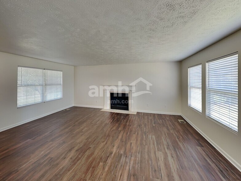 Building Photo - 3408 Ravenel Ct