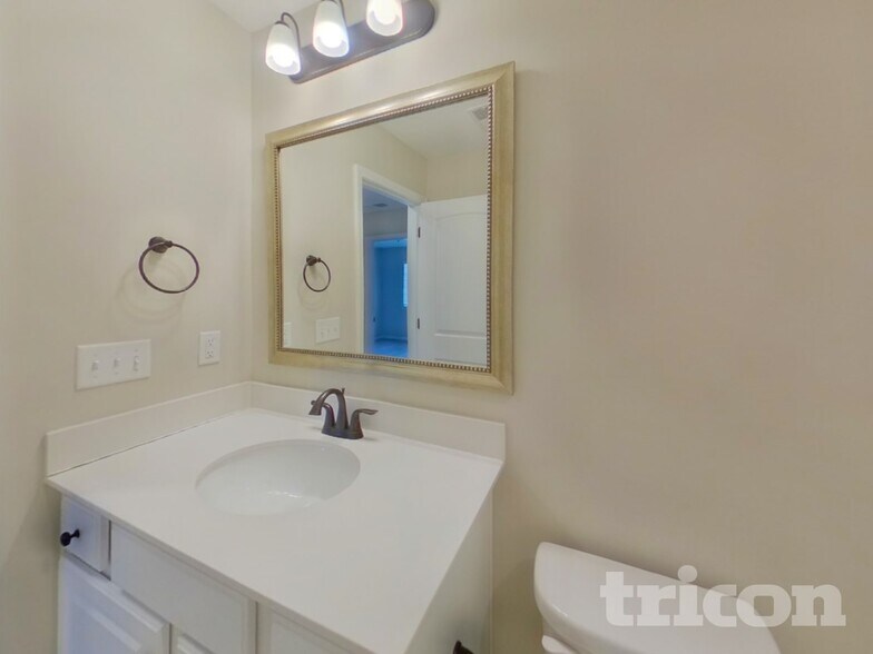 Building Photo - 437 N Ivestor Ct