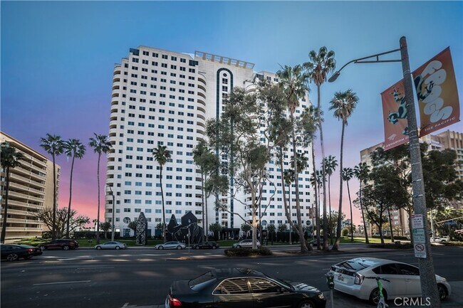 Building Photo - 525 E Seaside Way