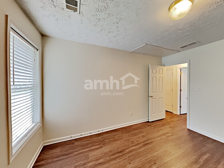 Building Photo - 1831 Green Oak Cir