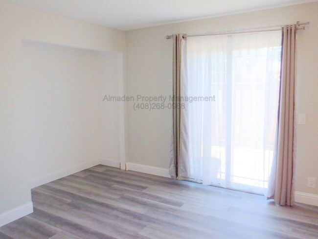 Building Photo - Updated Home, Central A/C & No Carpets! Pe...