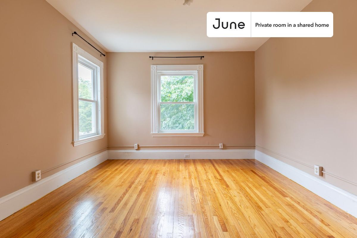 Building Photo - Room in Shared 6 bed/2 bath home