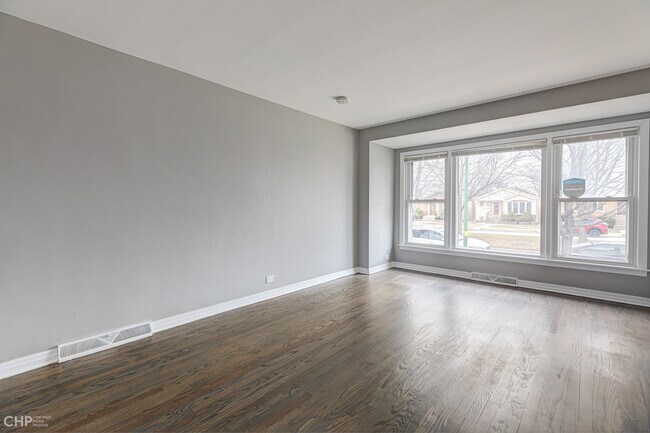 Building Photo - 5812 W 63rd Pl