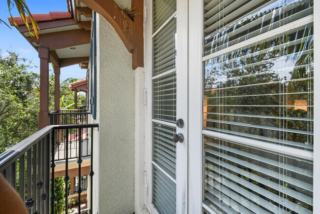 Building Photo - 25 Via Floresta Dr