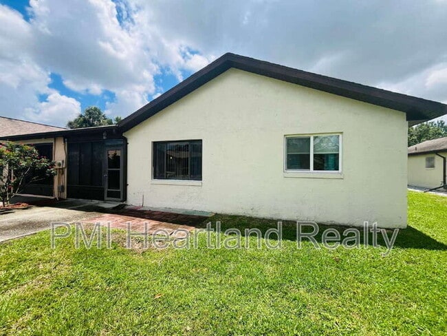 Building Photo - 156 Parkview Cir W
