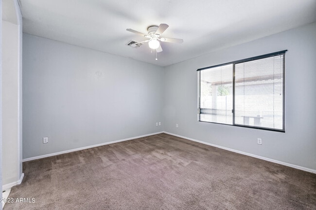 Building Photo - 808 W Roeser Rd
