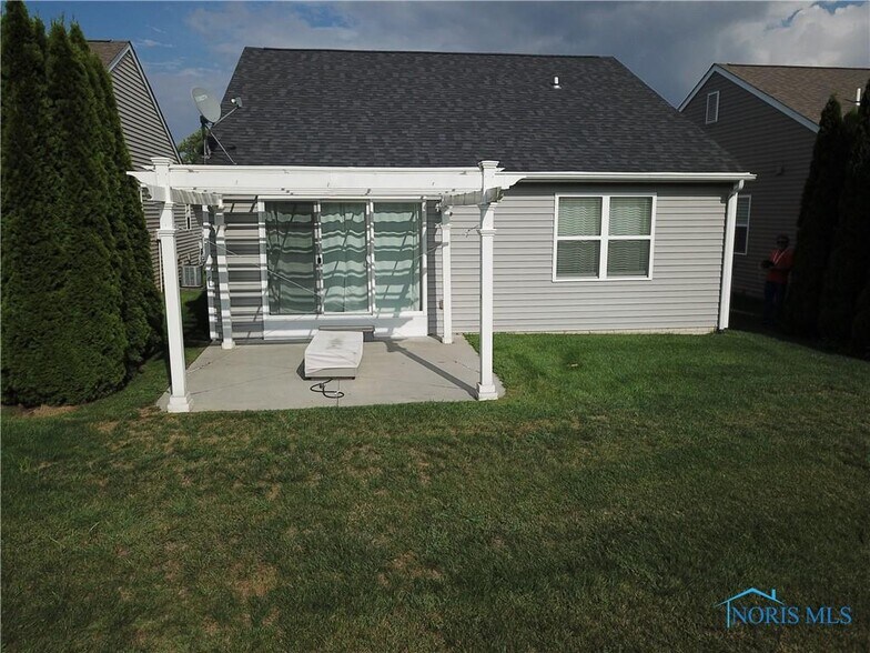 Pergola - 2143 Fieldbrook Dr