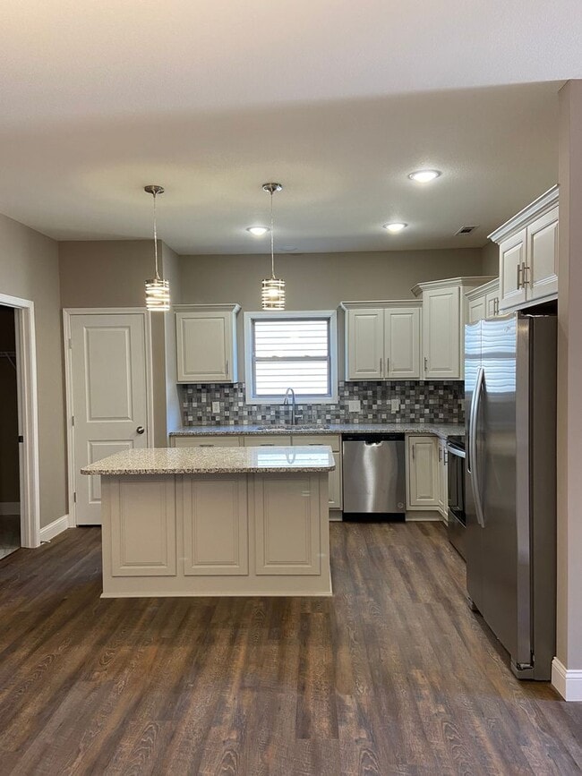 Building Photo - New condo for lease - 303 Deerfield RIdge ...