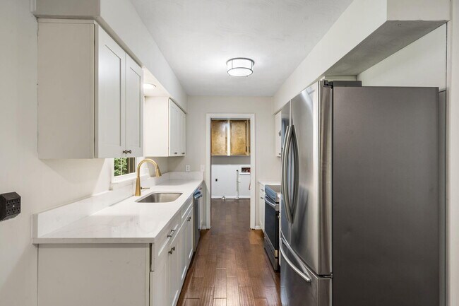 Building Photo - 4267 S Ridgecrest Dr