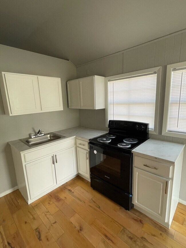 Building Photo - Tiny Home available in Longview Available after May 4th