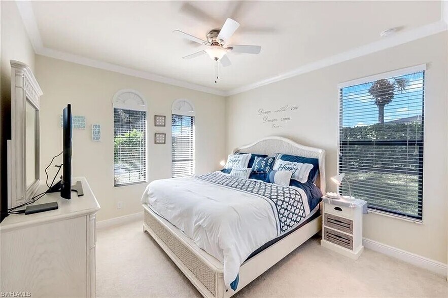 Building Photo - 9909 Casabella Way