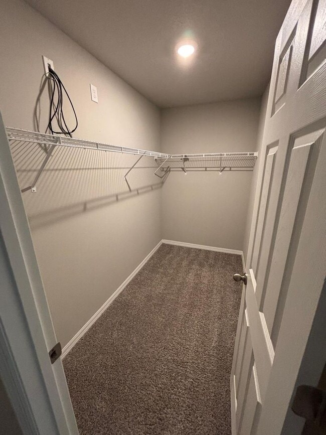 Building Photo - 431 Legacy Lp