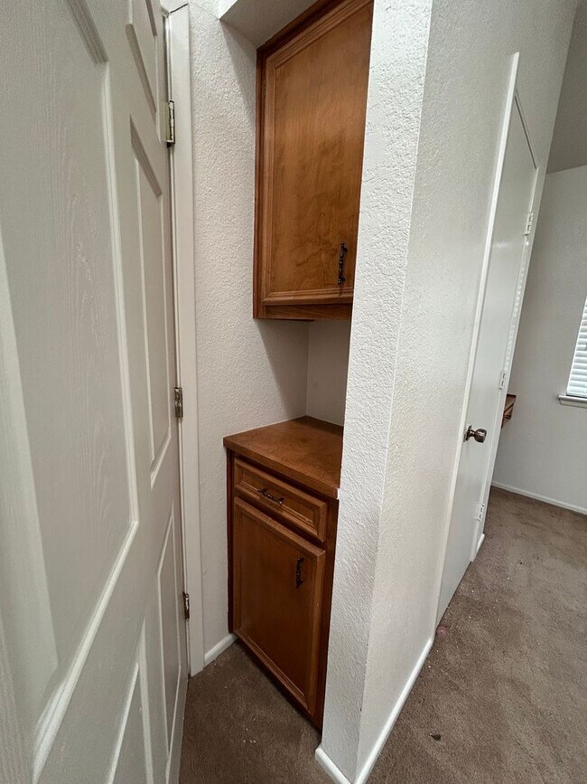 Building Photo - Two Story Townhouse in Esmond Estates