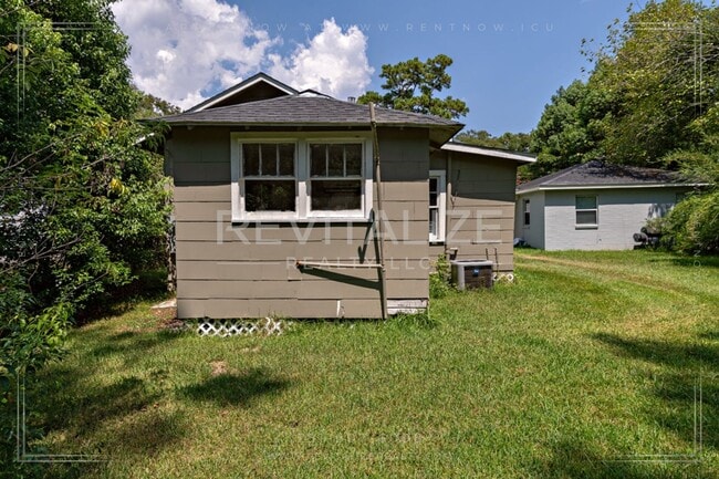 Building Photo - Updated 2 Bed 1 Bath Close to I-10, I-65, and HWY-90