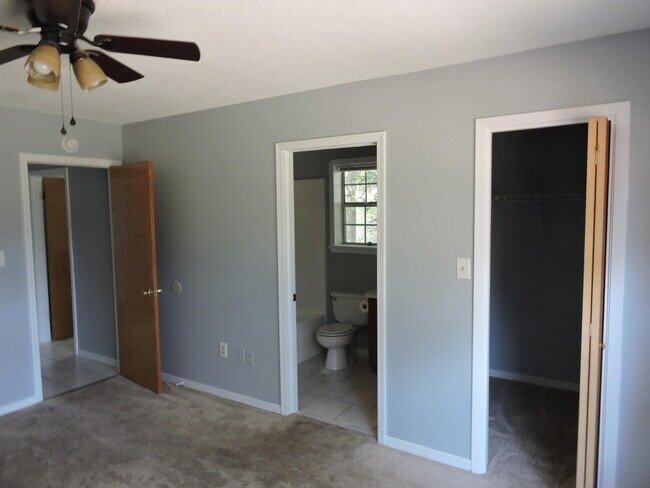 Building Photo - 215 Grand Prix Dr