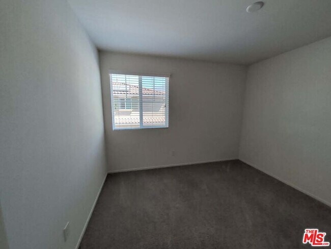 Building Photo - 295 Fuerte Dr